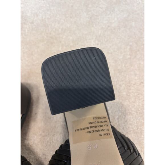 BCBG New Diliny Black Sandals 8.5 - Picture 5 of 5